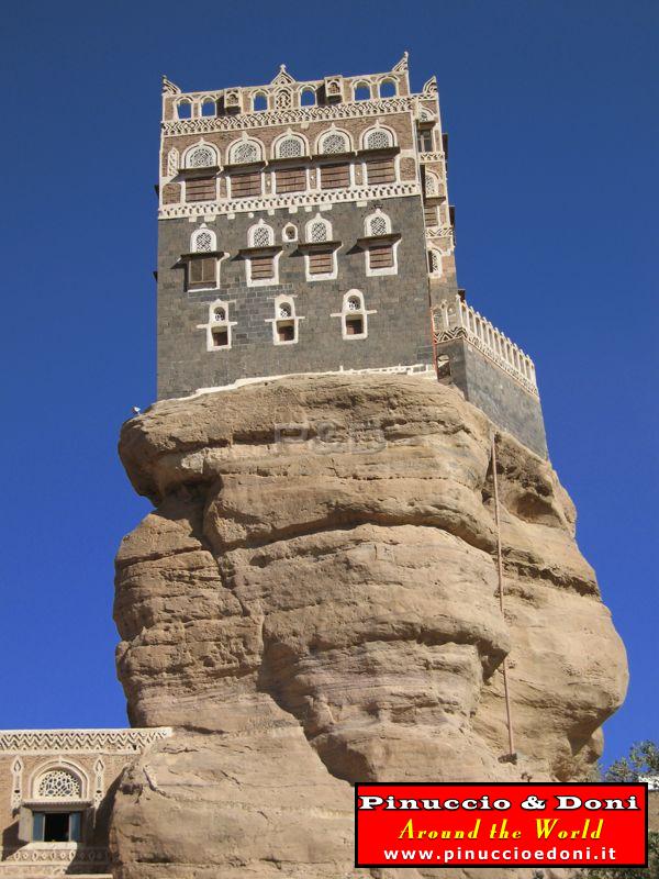 Yemen - Wadi Dhahr (il palazzo sulla roccia) - 02.jpg